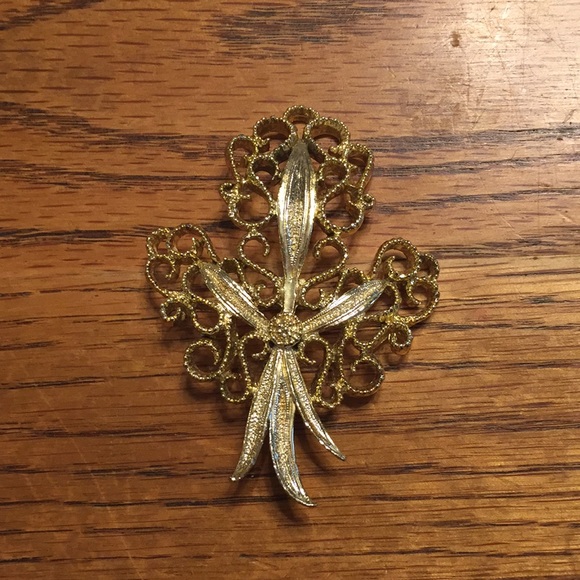 {Vintage} bundle of brooches - Picture 2 of 7